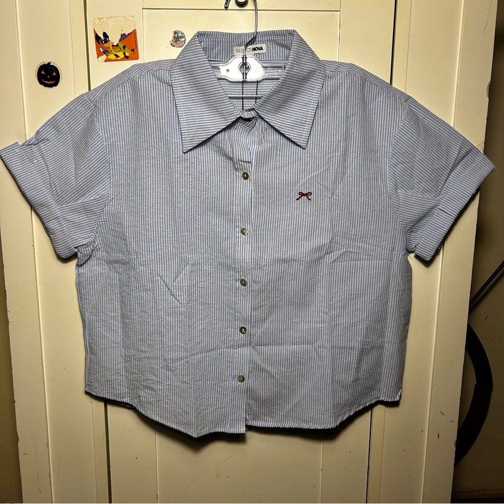 Fashion Nova Light Blue Pinstripe Women’s shirt NWT Sz: M